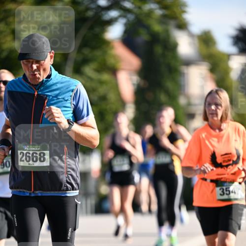 01.09.2024 - BARMER Alsterlauf Dr. Thomas Lammeyer http://msf.ph/oto/6906472 01.09.2024 09:42:00 Laufen 90, 16135, 2668, 3547 meine-sportfotos.de