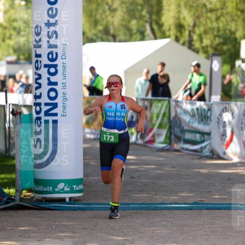 01.09.2024 - 17. Tribühne Triathlon Michael Strokosch http://msf.ph/oto/6906482 01.09.2024 11:12:11 Ziel 173, 196 meine-sportfotos.de