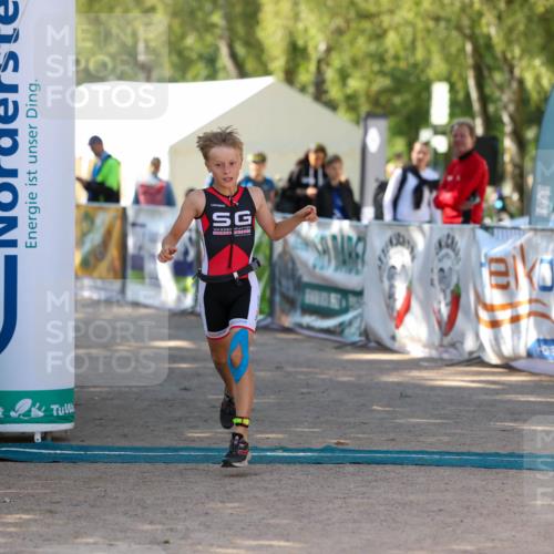 01.09.2024 - 17. Tribühne Triathlon Michael Strokosch http://msf.ph/oto/6906607 01.09.2024 11:12:21 Ziel 216 meine-sportfotos.de