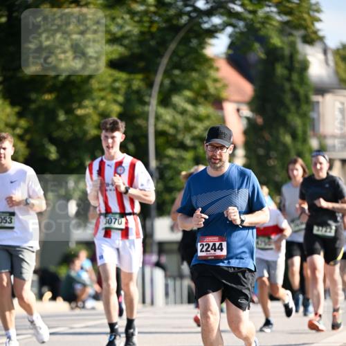 01.09.2024 - BARMER Alsterlauf Dr. Thomas Lammeyer http://msf.ph/oto/6906629 01.09.2024 09:42:07 Laufen 053, 3070, 35, 2244, 372 meine-sportfotos.de