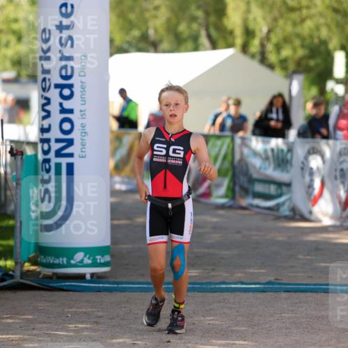 01.09.2024 - 17. Tribühne Triathlon Michael Strokosch http://msf.ph/oto/6906633 01.09.2024 11:12:22 Ziel 216 meine-sportfotos.de
