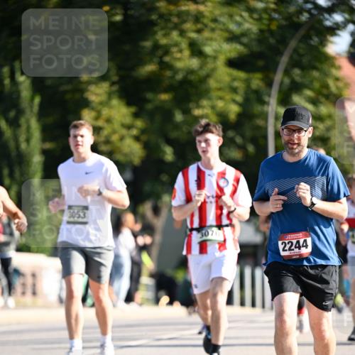 01.09.2024 - BARMER Alsterlauf Dr. Thomas Lammeyer http://msf.ph/oto/6906654 01.09.2024 09:42:07 Laufen 3053, 3070, 2244 meine-sportfotos.de