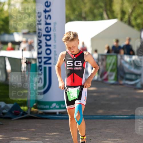 01.09.2024 - 17. Tribühne Triathlon Michael Strokosch http://msf.ph/oto/6906669 01.09.2024 11:12:23 Ziel 216 meine-sportfotos.de