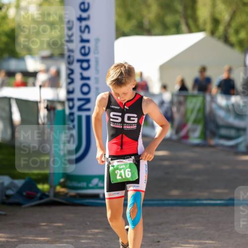 01.09.2024 - 17. Tribühne Triathlon Michael Strokosch http://msf.ph/oto/6906678 01.09.2024 11:12:24 Ziel 216 meine-sportfotos.de