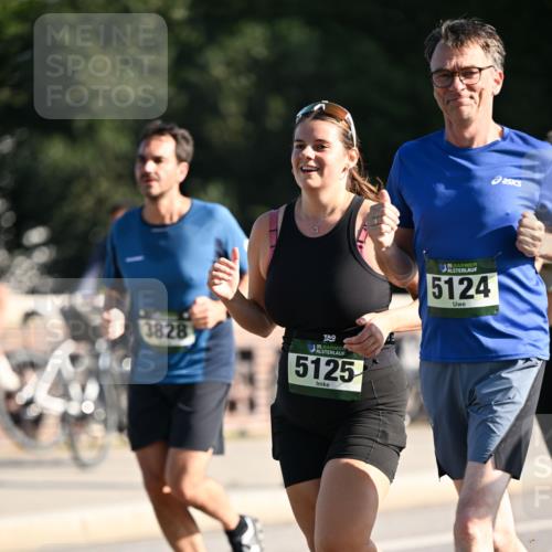 01.09.2024 - BARMER Alsterlauf Dr. Thomas Lammeyer http://msf.ph/oto/6906701 01.09.2024 09:42:09 Laufen 3828, 35, 5125, 35, 5124 meine-sportfotos.de
