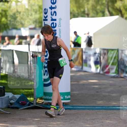01.09.2024 - 17. Tribühne Triathlon Michael Strokosch http://msf.ph/oto/6906734 01.09.2024 11:13:05 Ziel 178 meine-sportfotos.de