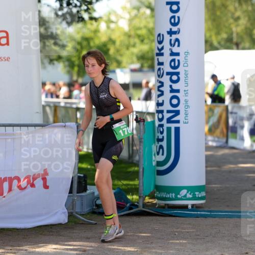 01.09.2024 - 17. Tribühne Triathlon Michael Strokosch http://msf.ph/oto/6906745 01.09.2024 11:13:06 Ziel 178 meine-sportfotos.de