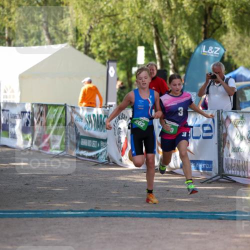 01.09.2024 - 17. Tribühne Triathlon Michael Strokosch http://msf.ph/oto/6906804 01.09.2024 11:13:13 Ziel 202, 240 meine-sportfotos.de