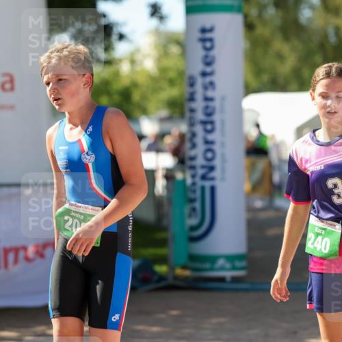 01.09.2024 - 17. Tribühne Triathlon Michael Strokosch http://msf.ph/oto/6906887 01.09.2024 11:13:16 Ziel 201, 202, 240 meine-sportfotos.de