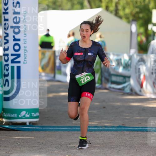 01.09.2024 - 17. Tribühne Triathlon Michael Strokosch http://msf.ph/oto/6906924 01.09.2024 11:15:25 Ziel 223 meine-sportfotos.de