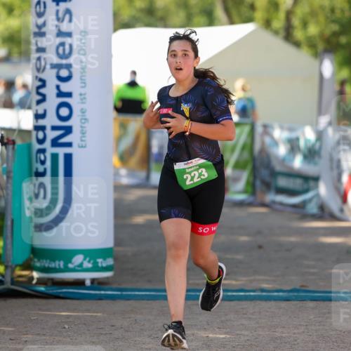 01.09.2024 - 17. Tribühne Triathlon Michael Strokosch http://msf.ph/oto/6906932 01.09.2024 11:15:25 Ziel 223 meine-sportfotos.de