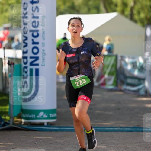 01.09.2024 - 17. Tribühne Triathlon Michael Strokosch http://msf.ph/oto/6906937 01.09.2024 11:15:25 Ziel 223 meine-sportfotos.de