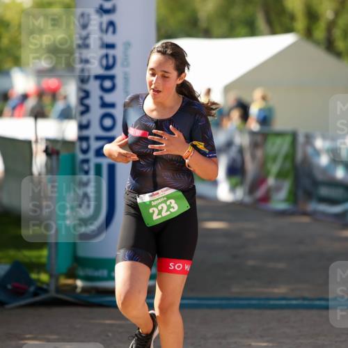 01.09.2024 - 17. Tribühne Triathlon Michael Strokosch http://msf.ph/oto/6906949 01.09.2024 11:15:26 Ziel 223 meine-sportfotos.de