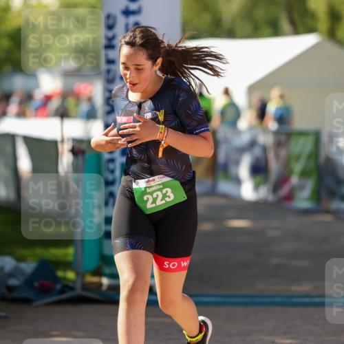 01.09.2024 - 17. Tribühne Triathlon Michael Strokosch http://msf.ph/oto/6906956 01.09.2024 11:15:26 Ziel 223 meine-sportfotos.de