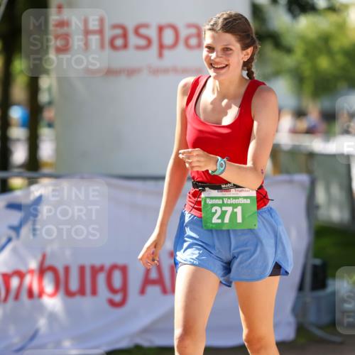 01.09.2024 - 17. Tribühne Triathlon Michael Strokosch http://msf.ph/oto/6907035 01.09.2024 11:16:35 Ziel 271 meine-sportfotos.de