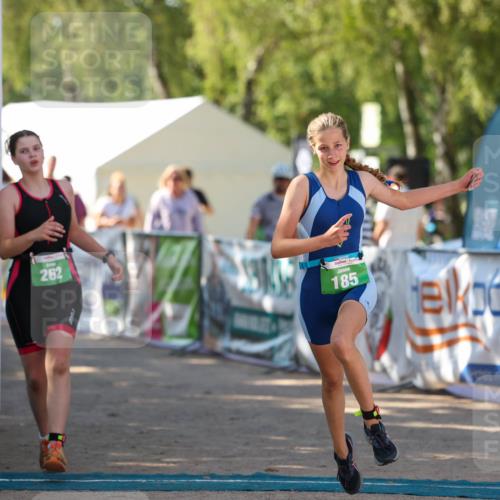 01.09.2024 - 17. Tribühne Triathlon Michael Strokosch http://msf.ph/oto/6907078 01.09.2024 11:16:55 Ziel 185, 262 meine-sportfotos.de