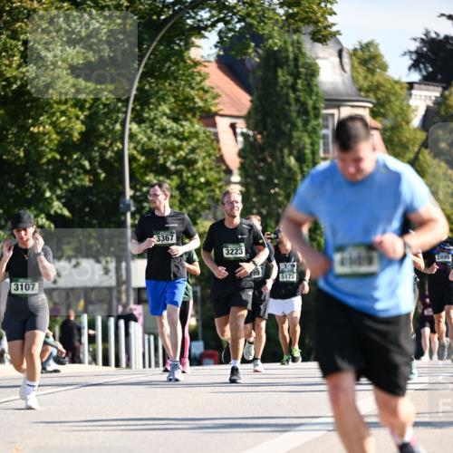 01.09.2024 - BARMER Alsterlauf Dr. Thomas Lammeyer http://msf.ph/oto/6907231 01.09.2024 09:42:33 Laufen 3107, 3367, 3223, 99, 2895, 5172 meine-sportfotos.de