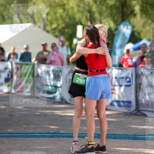 01.09.2024 - 17. Tribühne Triathlon Michael Strokosch http://msf.ph/oto/6907362 01.09.2024 11:22:11 Ziel 248, 295 meine-sportfotos.de
