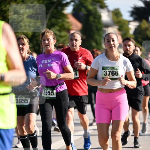 01.09.2024 - BARMER Alsterlauf Dr. Thomas Lammeyer http://msf.ph/oto/6907379 01.09.2024 09:42:39 Laufen 3766, 135, 3955, 3555 meine-sportfotos.de