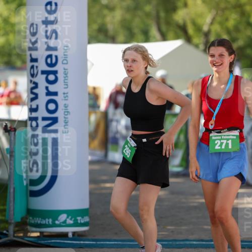01.09.2024 - 17. Tribühne Triathlon Michael Strokosch http://msf.ph/oto/6907407 01.09.2024 11:22:14 Ziel 295 meine-sportfotos.de