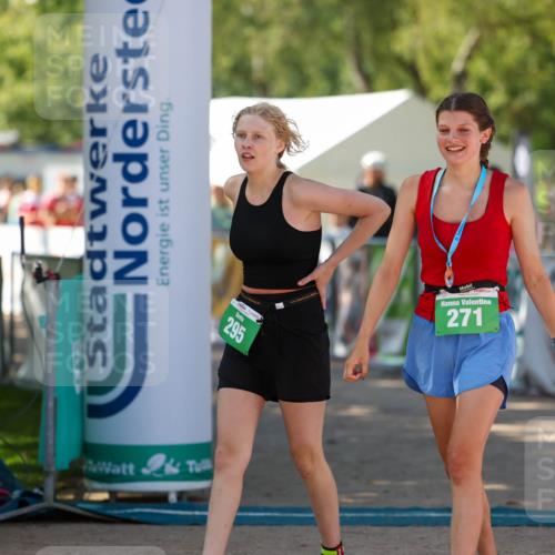 01.09.2024 - 17. Tribühne Triathlon Michael Strokosch http://msf.ph/oto/6907414 01.09.2024 11:22:14 Ziel 295 meine-sportfotos.de