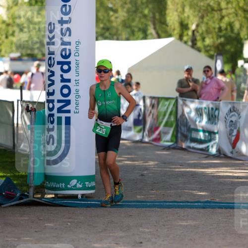 01.09.2024 - 17. Tribühne Triathlon Michael Strokosch http://msf.ph/oto/6907471 01.09.2024 11:23:38 Ziel 235 meine-sportfotos.de
