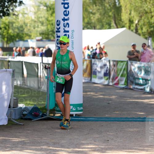 01.09.2024 - 17. Tribühne Triathlon Michael Strokosch http://msf.ph/oto/6907500 01.09.2024 11:23:39 Ziel 235 meine-sportfotos.de