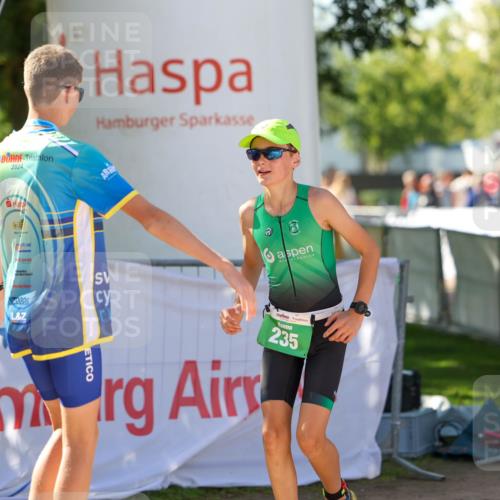01.09.2024 - 17. Tribühne Triathlon Michael Strokosch http://msf.ph/oto/6907533 01.09.2024 11:23:41 Ziel 235 meine-sportfotos.de