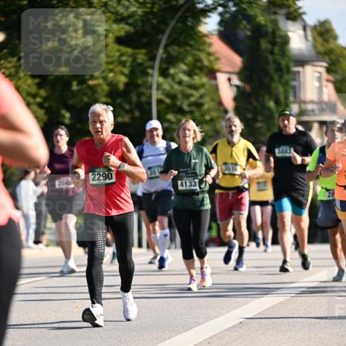 01.09.2024 - BARMER Alsterlauf Dr. Thomas Lammeyer http://msf.ph/oto/6907599 01.09.2024 09:42:48 Laufen 2290, 4133, 3516, 3883, 28 meine-sportfotos.de
