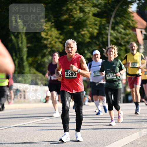 01.09.2024 - BARMER Alsterlauf Dr. Thomas Lammeyer http://msf.ph/oto/6907609 01.09.2024 09:42:49 Laufen 2290, 3611, 4133 meine-sportfotos.de