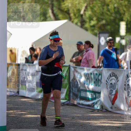 01.09.2024 - 17. Tribühne Triathlon Michael Strokosch http://msf.ph/oto/6907624 01.09.2024 11:25:13 Ziel 238 meine-sportfotos.de