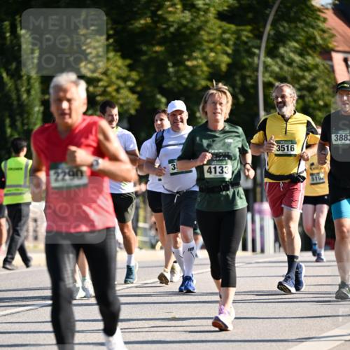 01.09.2024 - BARMER Alsterlauf Dr. Thomas Lammeyer http://msf.ph/oto/6907629 01.09.2024 09:42:50 Laufen 3516, 2290, 3, 4133, 5197, 3883 meine-sportfotos.de