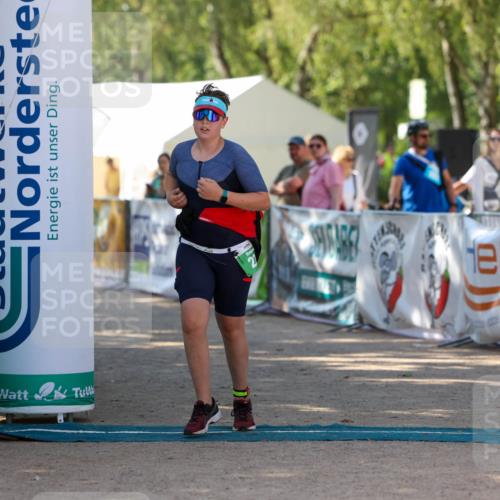 01.09.2024 - 17. Tribühne Triathlon Michael Strokosch http://msf.ph/oto/6907649 01.09.2024 11:25:14 Ziel 238 meine-sportfotos.de