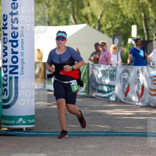 01.09.2024 - 17. Tribühne Triathlon Michael Strokosch http://msf.ph/oto/6907651 01.09.2024 11:25:15 Ziel 238 meine-sportfotos.de