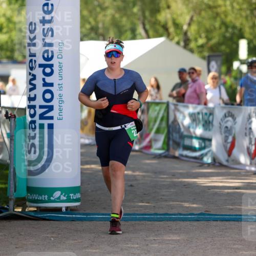 01.09.2024 - 17. Tribühne Triathlon Michael Strokosch http://msf.ph/oto/6907657 01.09.2024 11:25:15 Ziel 238 meine-sportfotos.de