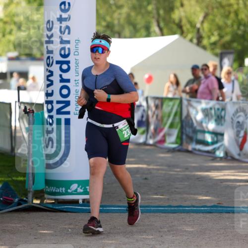01.09.2024 - 17. Tribühne Triathlon Michael Strokosch http://msf.ph/oto/6907665 01.09.2024 11:25:15 Ziel 238 meine-sportfotos.de