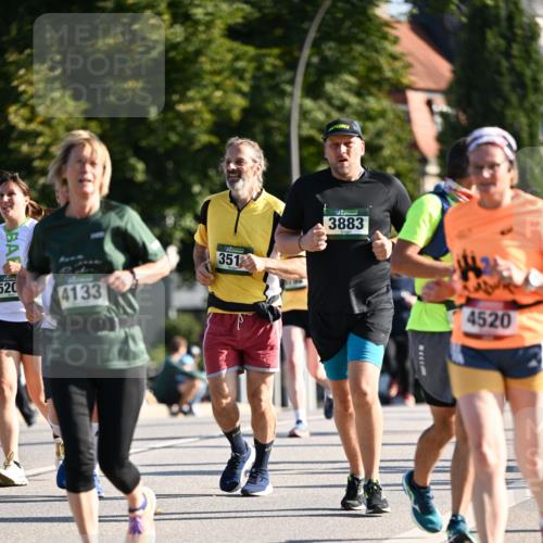 01.09.2024 - BARMER Alsterlauf Dr. Thomas Lammeyer http://msf.ph/oto/6907670 01.09.2024 09:42:51 Laufen 3518, 520, 4133, 3883, 4520 meine-sportfotos.de