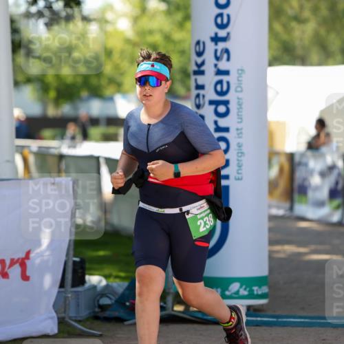 01.09.2024 - 17. Tribühne Triathlon Michael Strokosch http://msf.ph/oto/6907673 01.09.2024 11:25:16 Ziel 238 meine-sportfotos.de