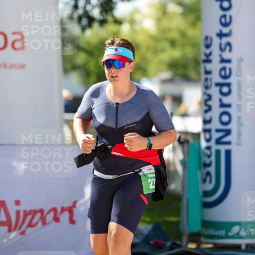 01.09.2024 - 17. Tribühne Triathlon Michael Strokosch http://msf.ph/oto/6907678 01.09.2024 11:25:16 Ziel 238 meine-sportfotos.de