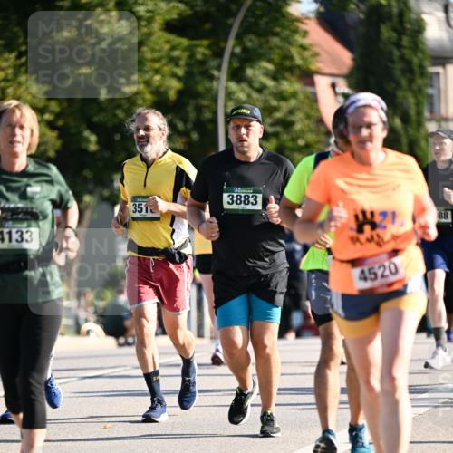 01.09.2024 - BARMER Alsterlauf Dr. Thomas Lammeyer http://msf.ph/oto/6907681 01.09.2024 09:42:51 Laufen 4133, 351, 3883, 4520, 88 meine-sportfotos.de