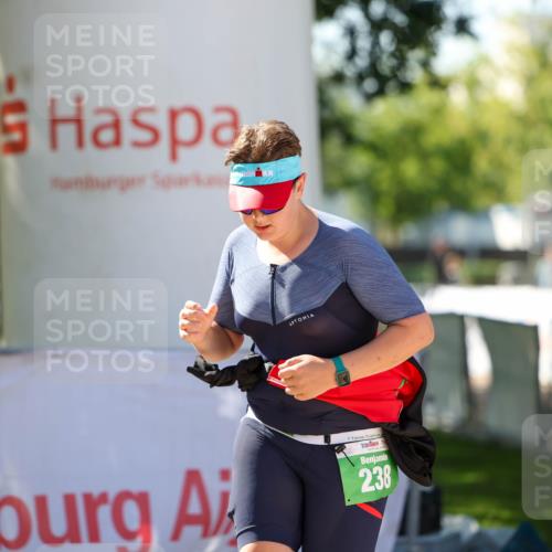 01.09.2024 - 17. Tribühne Triathlon Michael Strokosch http://msf.ph/oto/6907687 01.09.2024 11:25:17 Ziel 238 meine-sportfotos.de