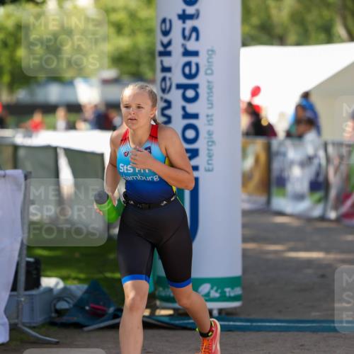 01.09.2024 - 17. Tribühne Triathlon Michael Strokosch http://msf.ph/oto/6907763 01.09.2024 11:25:52 Ziel 184 meine-sportfotos.de