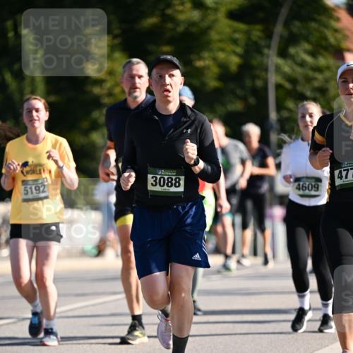01.09.2024 - BARMER Alsterlauf Dr. Thomas Lammeyer http://msf.ph/oto/6907784 01.09.2024 09:42:55 Laufen 5192, 3088, 4609, 477 meine-sportfotos.de