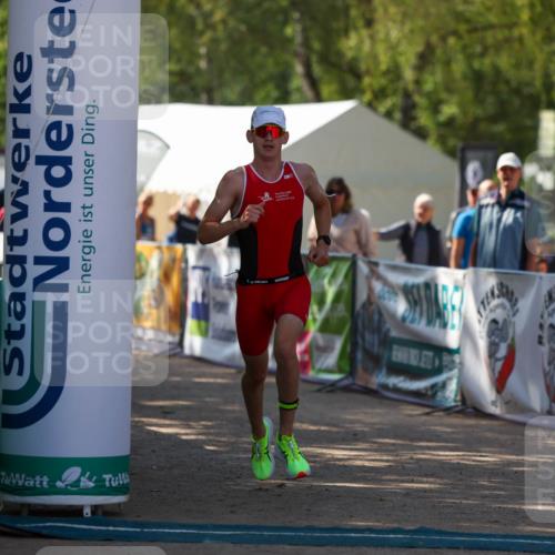 01.09.2024 - 17. Tribühne Triathlon Michael Strokosch http://msf.ph/oto/6907802 01.09.2024 11:42:49 Ziel 361 meine-sportfotos.de