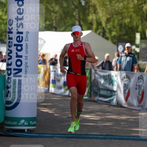 01.09.2024 - 17. Tribühne Triathlon Michael Strokosch http://msf.ph/oto/6907818 01.09.2024 11:42:50 Ziel 361 meine-sportfotos.de