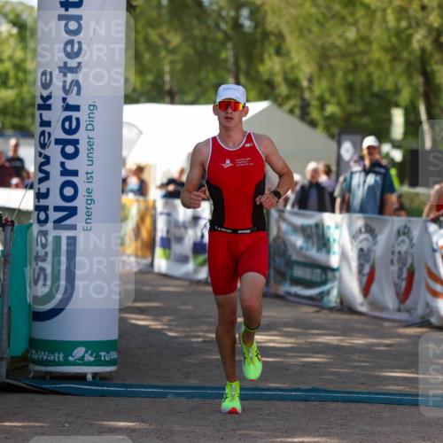 01.09.2024 - 17. Tribühne Triathlon Michael Strokosch http://msf.ph/oto/6907826 01.09.2024 11:42:50 Ziel 361 meine-sportfotos.de