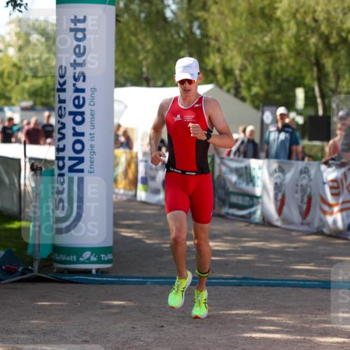 01.09.2024 - 17. Tribühne Triathlon Michael Strokosch http://msf.ph/oto/6907832 01.09.2024 11:42:51 Ziel 361 meine-sportfotos.de