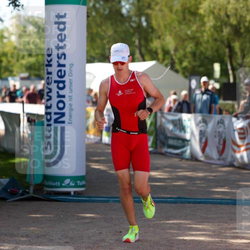 01.09.2024 - 17. Tribühne Triathlon Michael Strokosch http://msf.ph/oto/6907837 01.09.2024 11:42:51 Ziel 361 meine-sportfotos.de