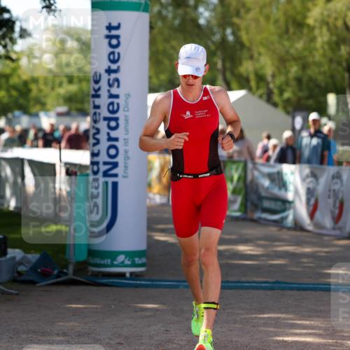 01.09.2024 - 17. Tribühne Triathlon Michael Strokosch http://msf.ph/oto/6907843 01.09.2024 11:42:51 Ziel 361 meine-sportfotos.de