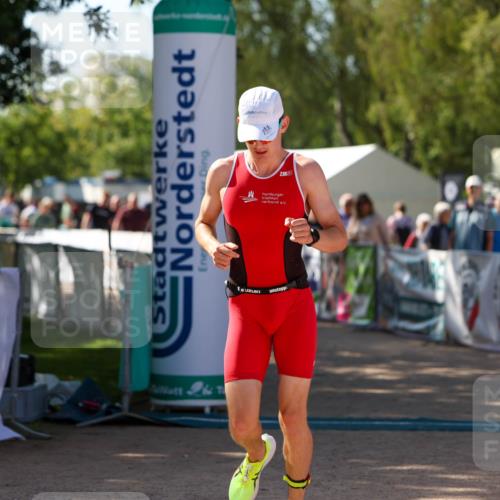01.09.2024 - 17. Tribühne Triathlon Michael Strokosch http://msf.ph/oto/6907852 01.09.2024 11:42:52 Ziel 361 meine-sportfotos.de
